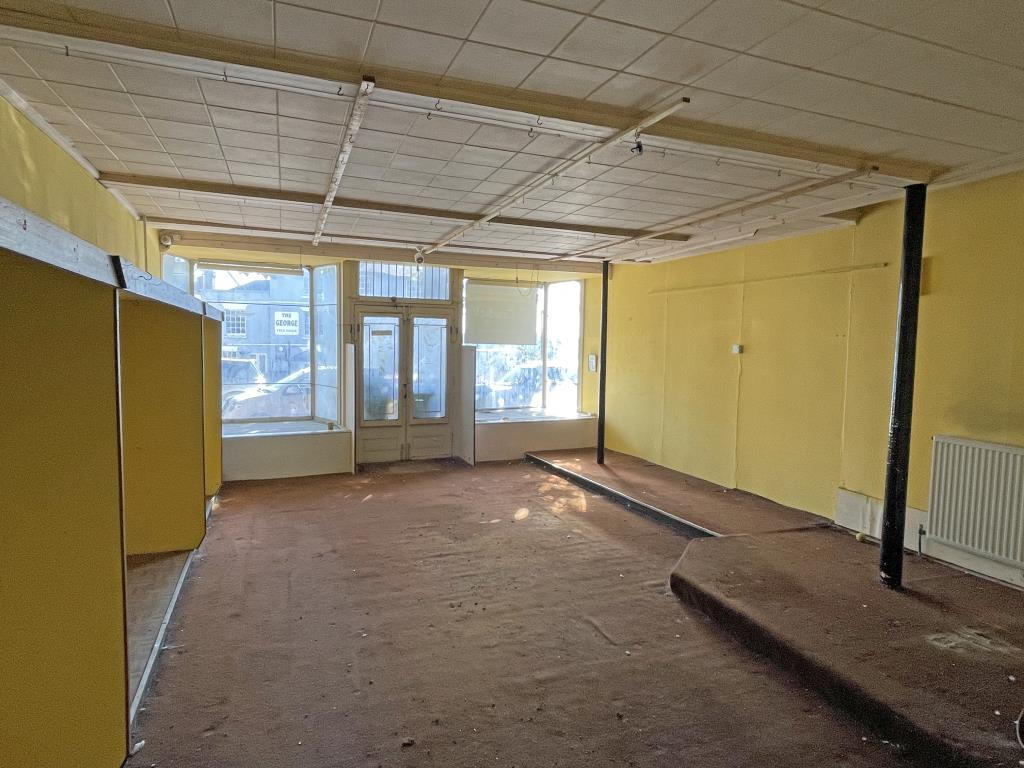 Lot: 65 - DETACHED PERIOD COMMERCIAL AND RESIDENTIAL PREMISES REQUIRING REFURBISHMENT WITH PLANNING FOR CONVERSION - 